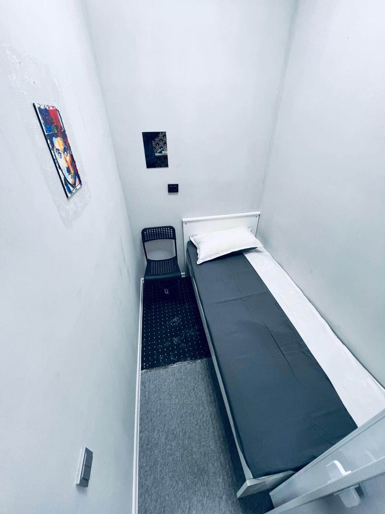 Center Capsule Hotel Алмати Екстер'єр фото