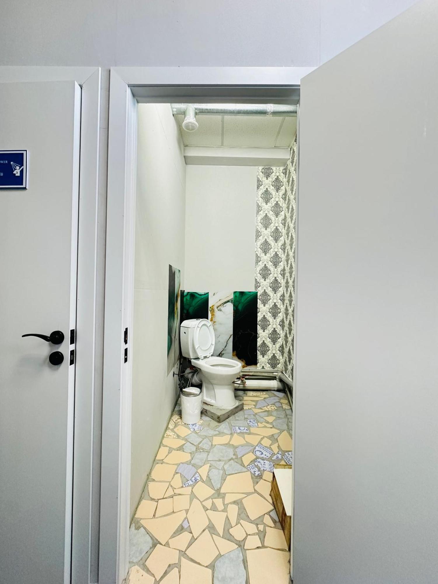 Center Capsule Hotel Алмати Екстер'єр фото
