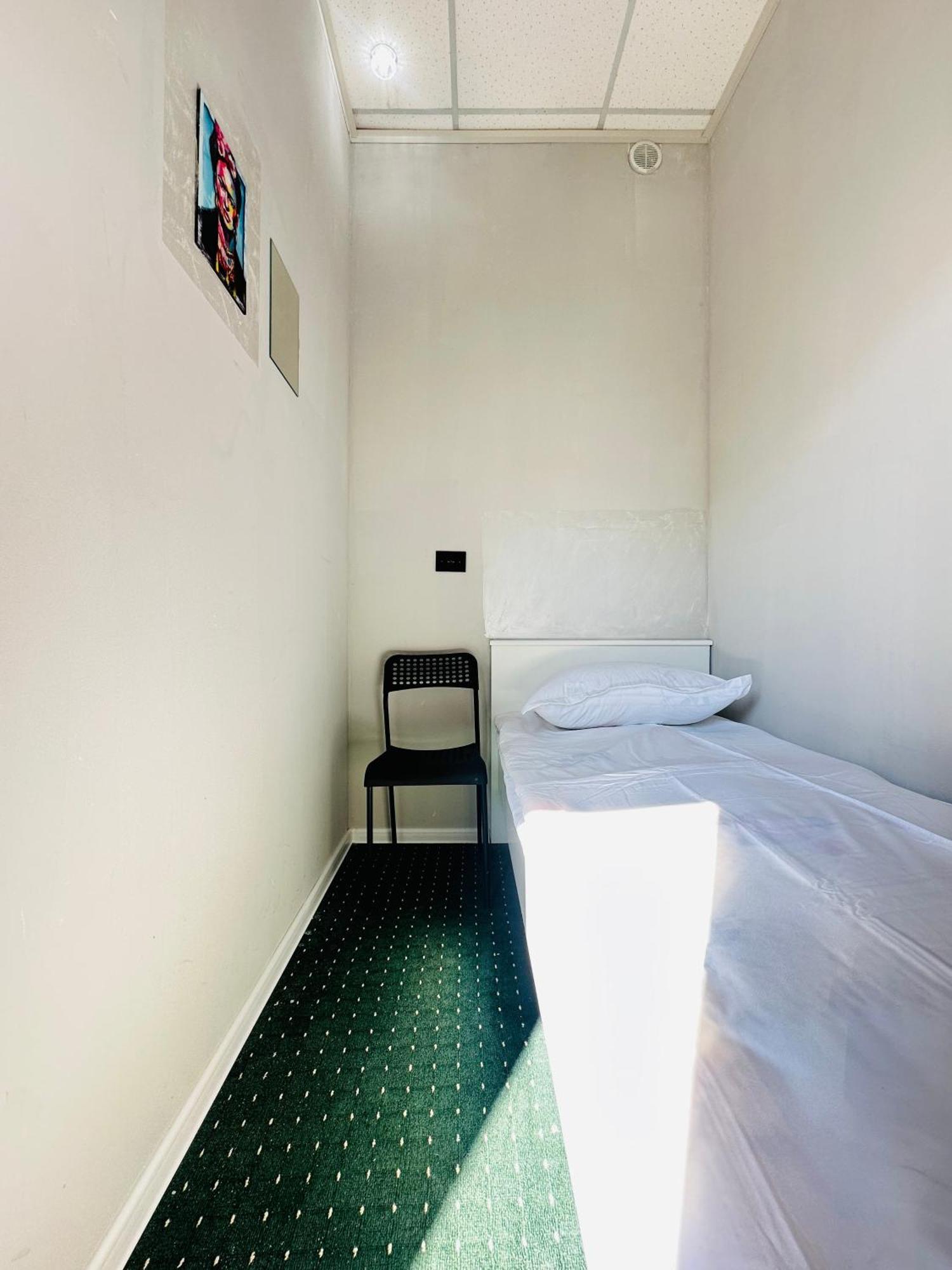 Center Capsule Hotel Алмати Екстер'єр фото