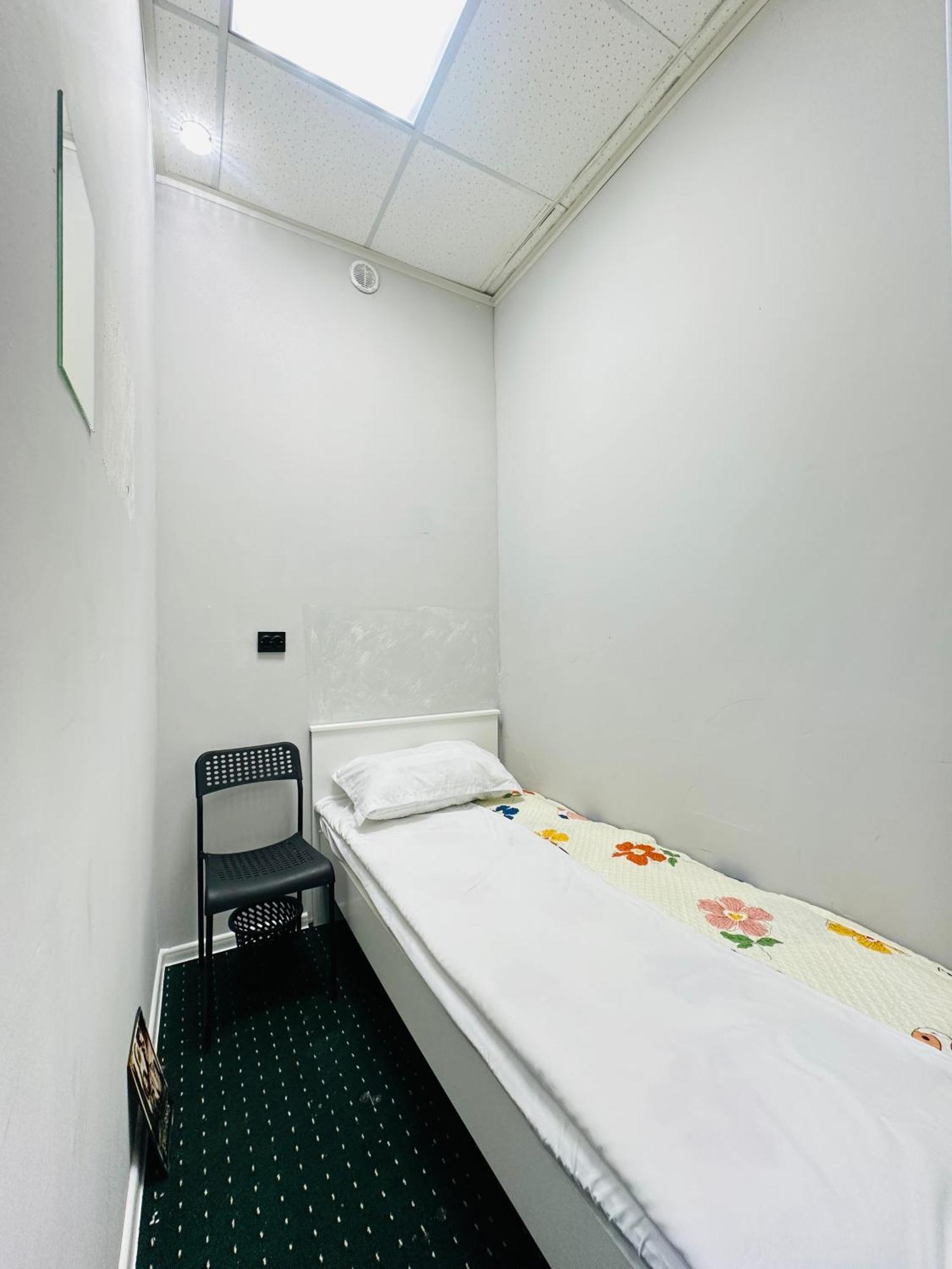 Center Capsule Hotel Алмати Екстер'єр фото
